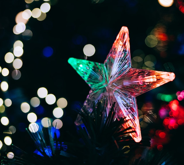 the-best-way-to-flock-your-artificial-christmas-tree-this-year