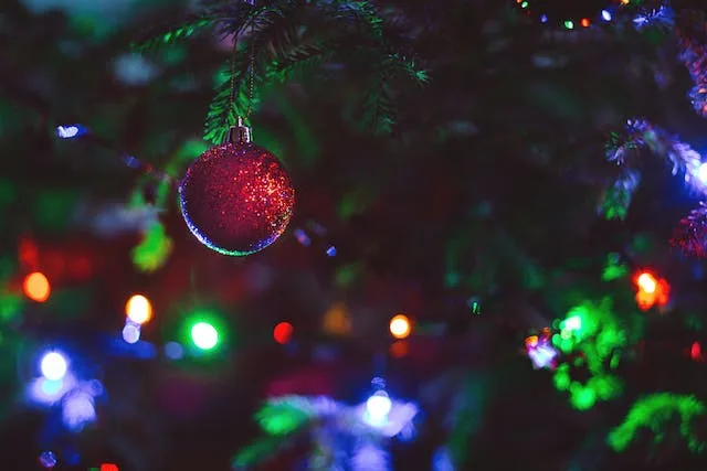are-pinecones-a-good-addition-to-artificial-christmas-garlands